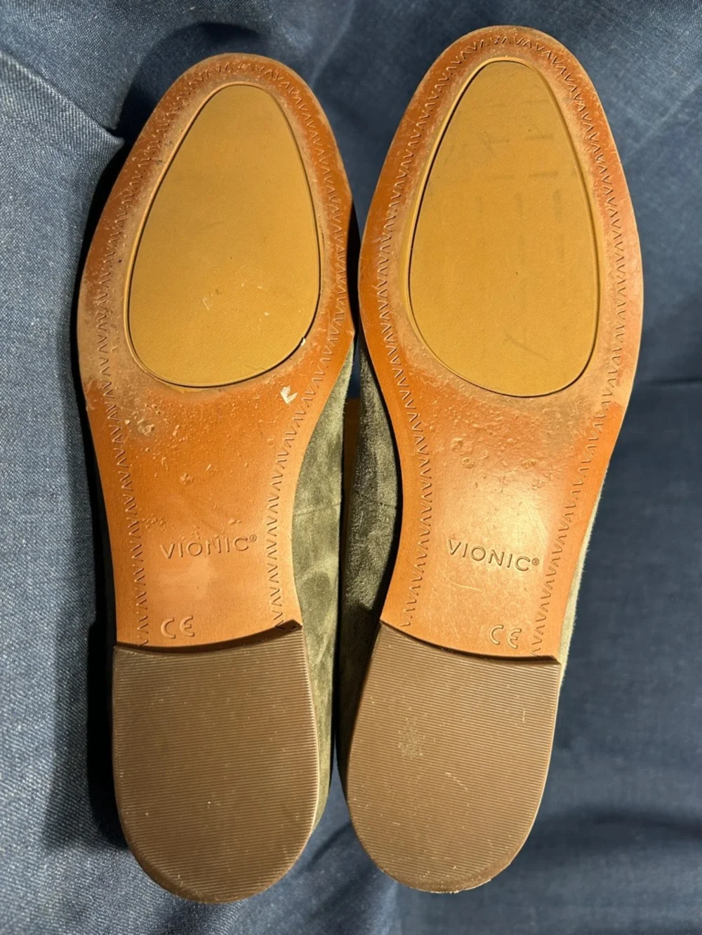 Vionic leather loafers almost NEW